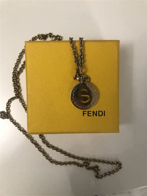 collana di fendi con iniziale prezzo|Collana F is Fendi .